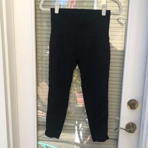 NWOT Tema Women’s black leggings